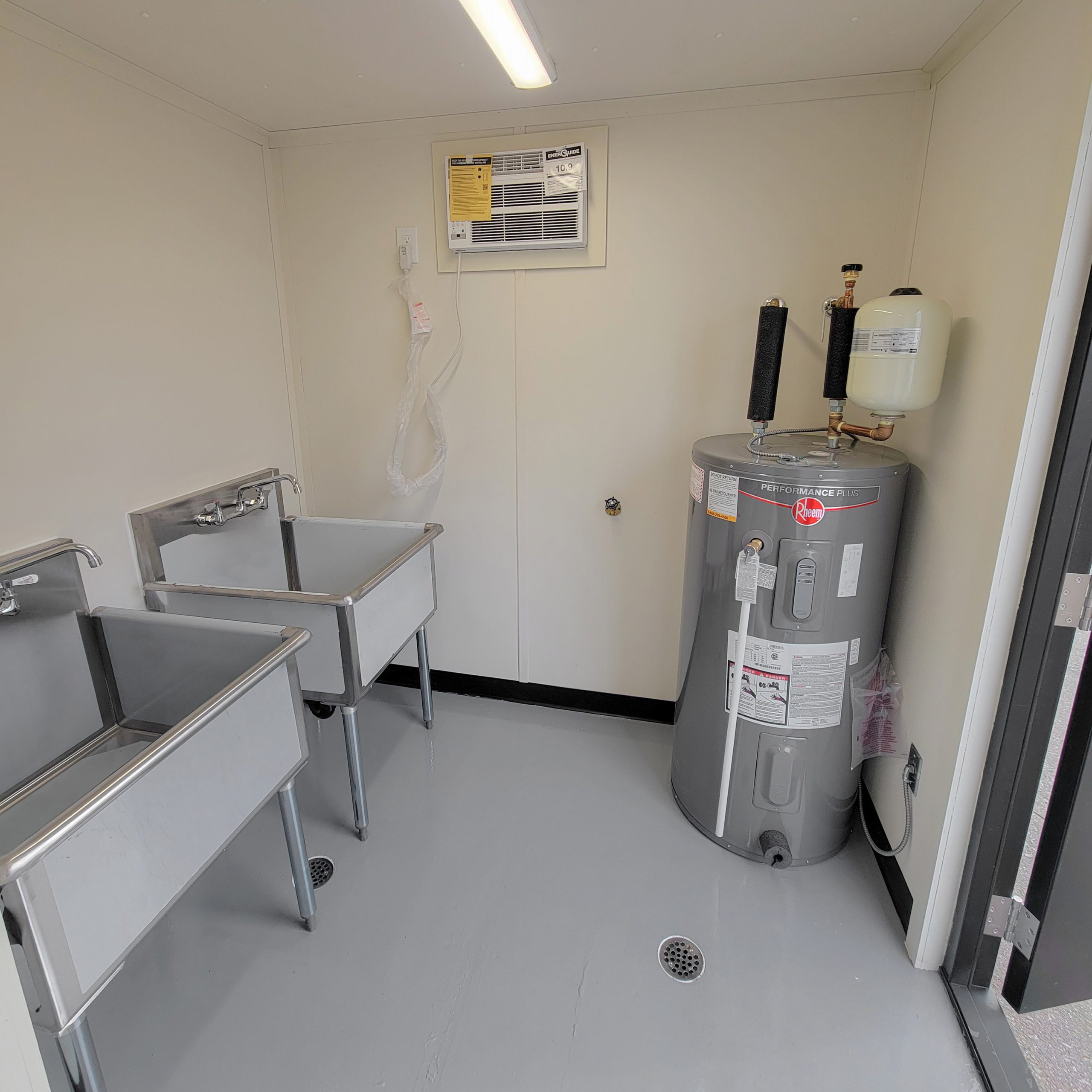 20’ Locker & Change Facility - Custom Cubes