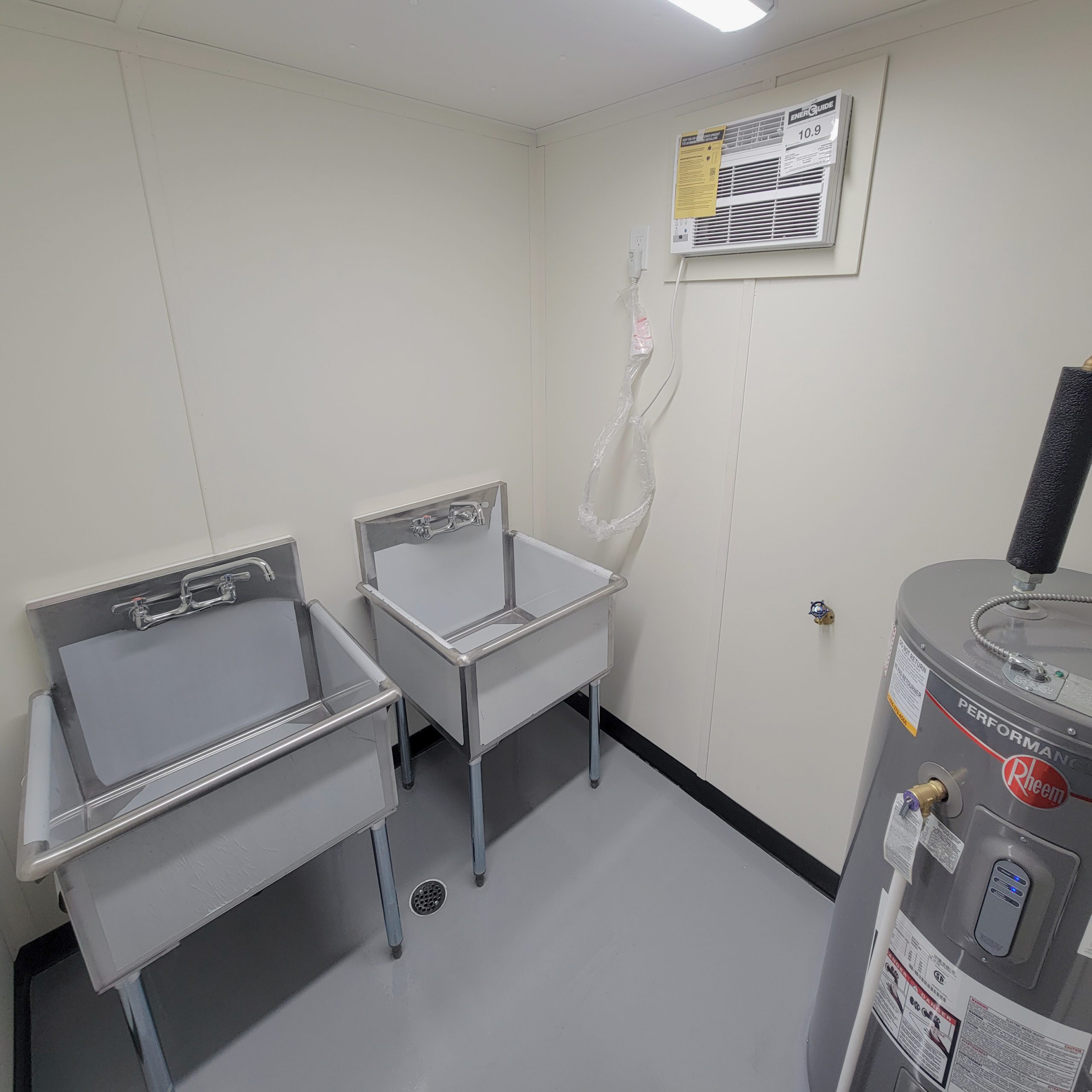 20’ Locker & Change Facility - Custom Cubes