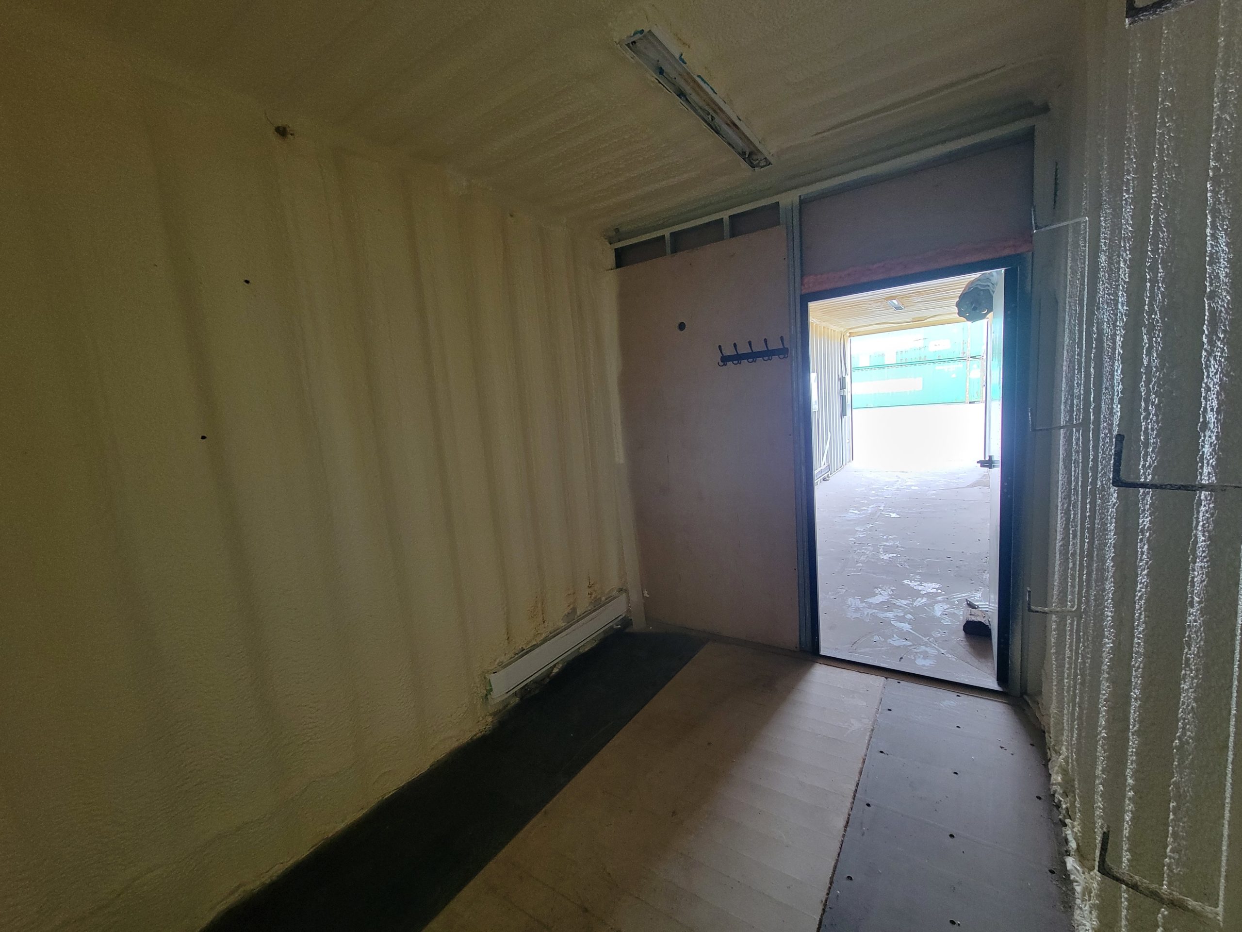 40’HC w/ Roll up doors on side, Insulated & electrical - Custom Cubes