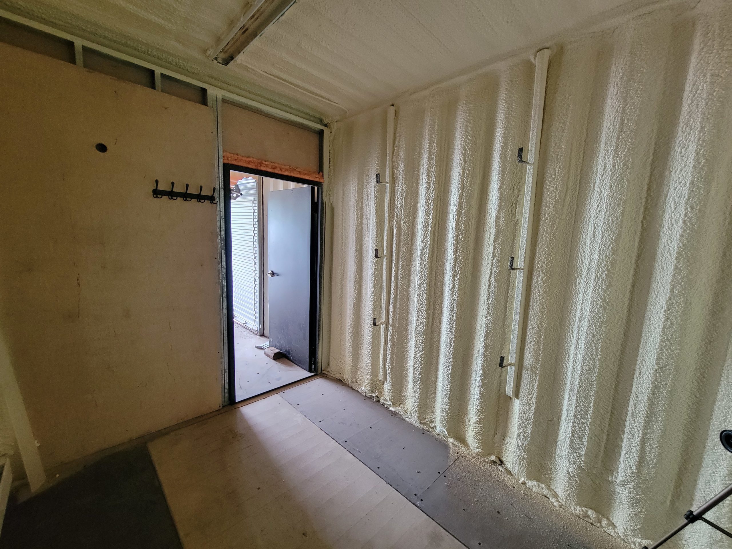 40’HC w/ Roll up doors on side, Insulated & electrical - Custom Cubes