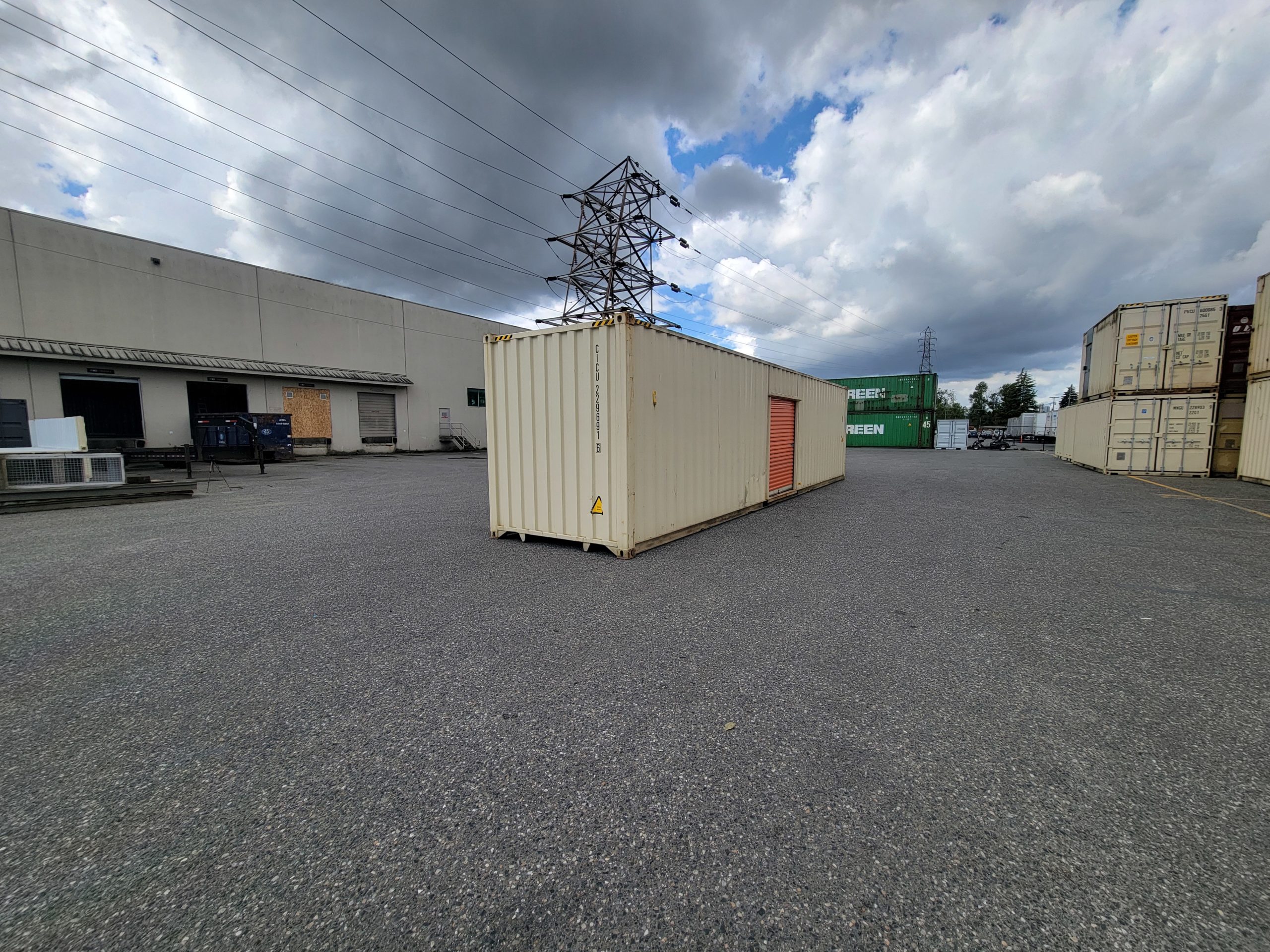 40’HC w/ Roll up doors on side, Insulated & electrical - Custom Cubes