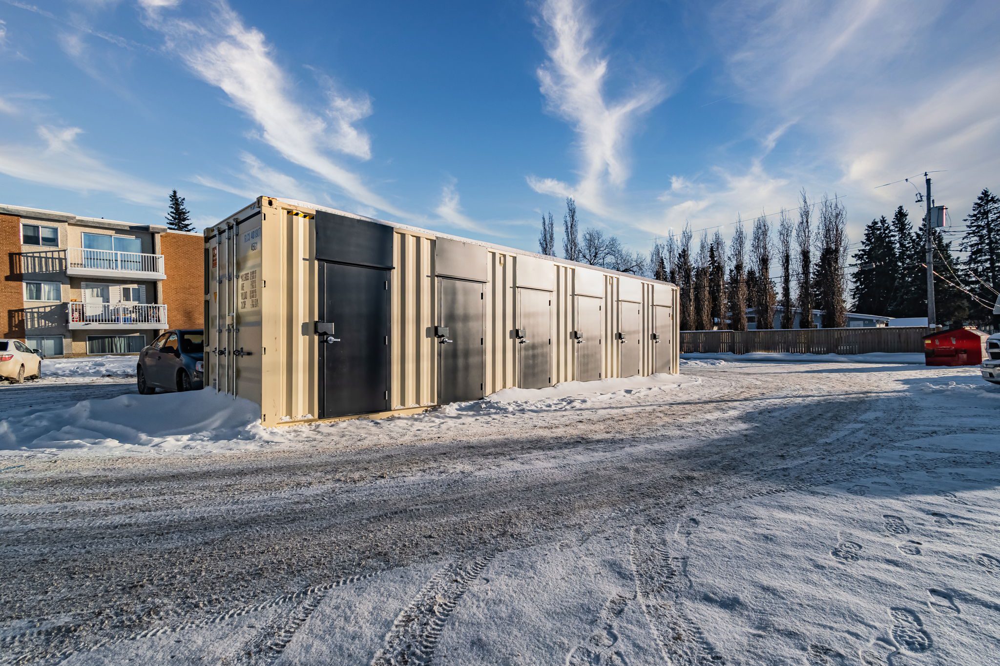 40’HC Container w/ 6 x Lockable Storage units - Custom Cubes