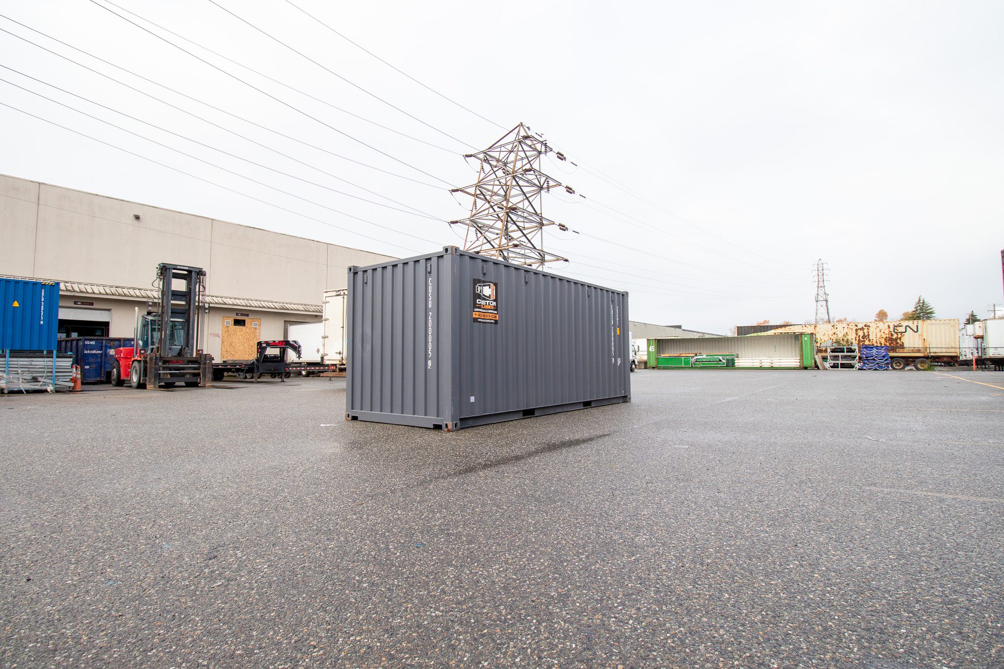 20’ New (1-trip) with side panel DMG - Custom Cubes