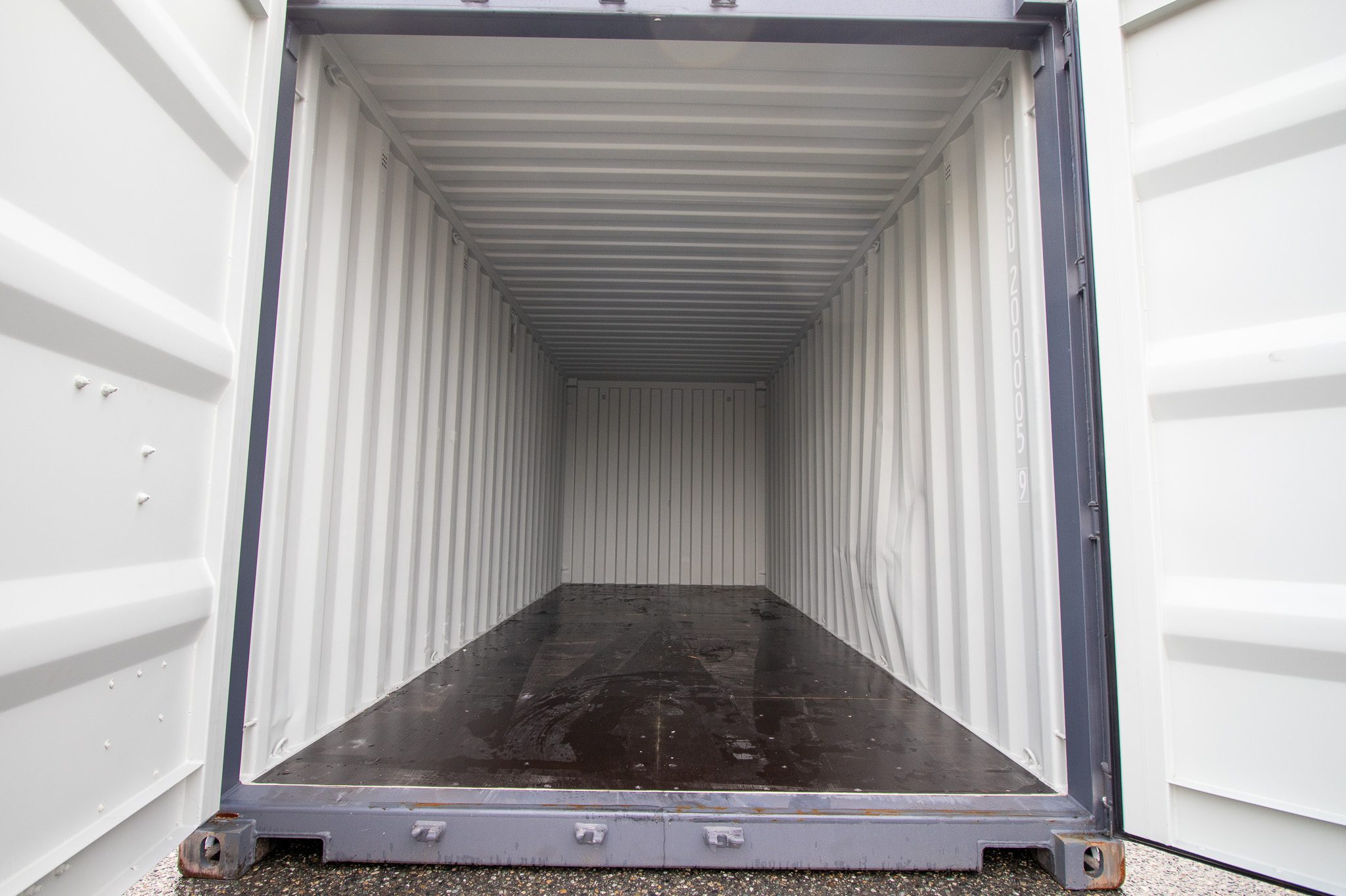 20’ New (1-trip) with side panel DMG - Custom Cubes