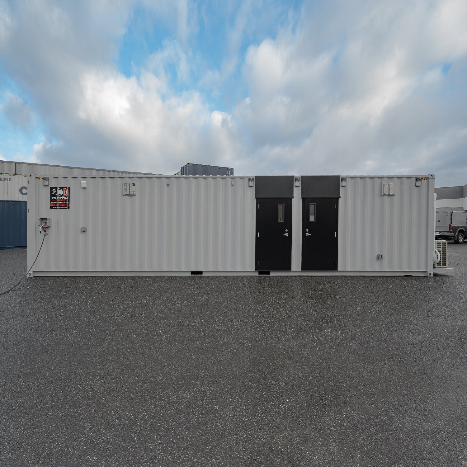 40’ x 10’ SALES CENTRE - Custom Cubes