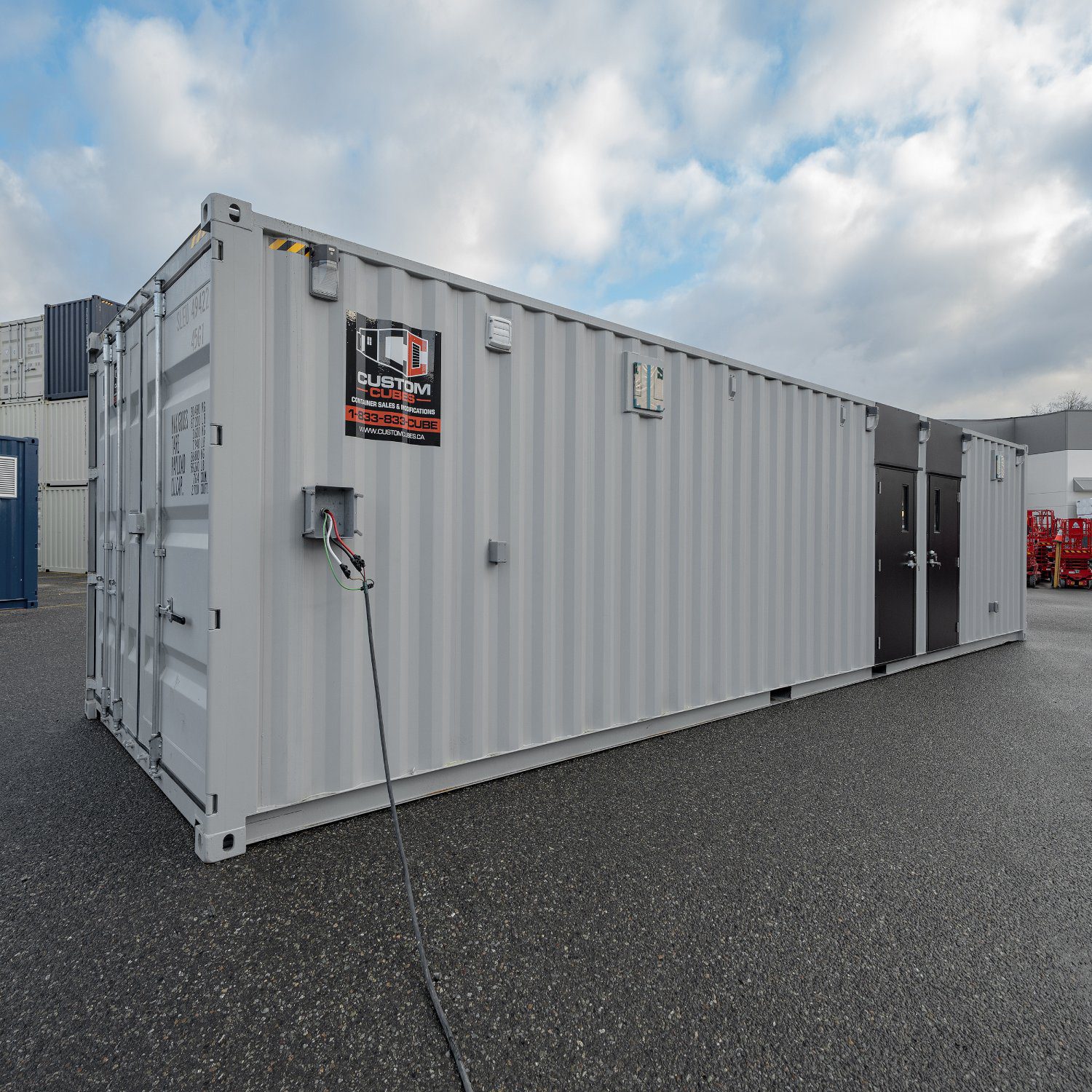 40’ x 10’ SALES CENTRE - Custom Cubes